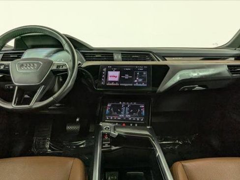 Used 2022 Audi e-tron Premium Plus w/ Premium Plus Package image 24