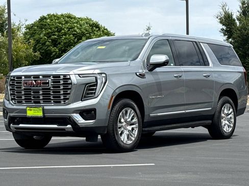 Used 2025 GMC Yukon XL Denali AWD/4WD image 16