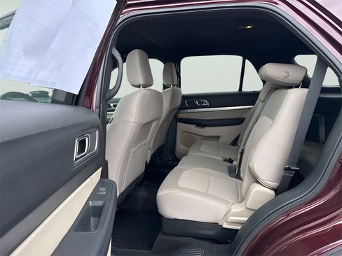 Used 2018 Ford Explorer XLT w/ Equipment Group 201A image 19