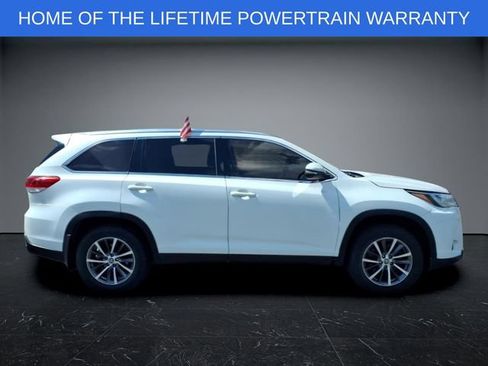 Used 2019 Toyota Highlander XLE AWD/4WD image 2