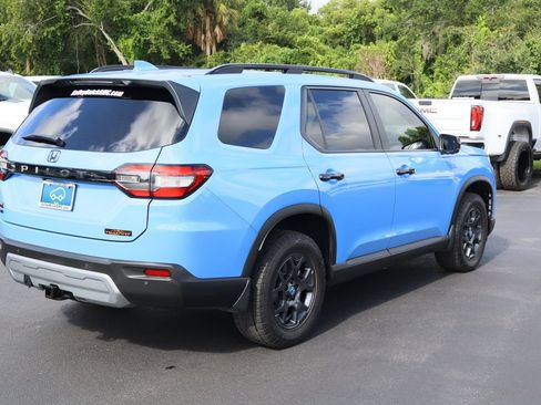 Used 2025 Honda Pilot TrailSport image 9