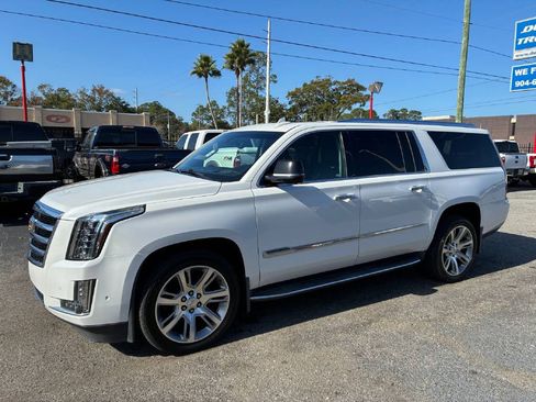 Used 2017 Cadillac Escalade ESV Premium Luxury image 2