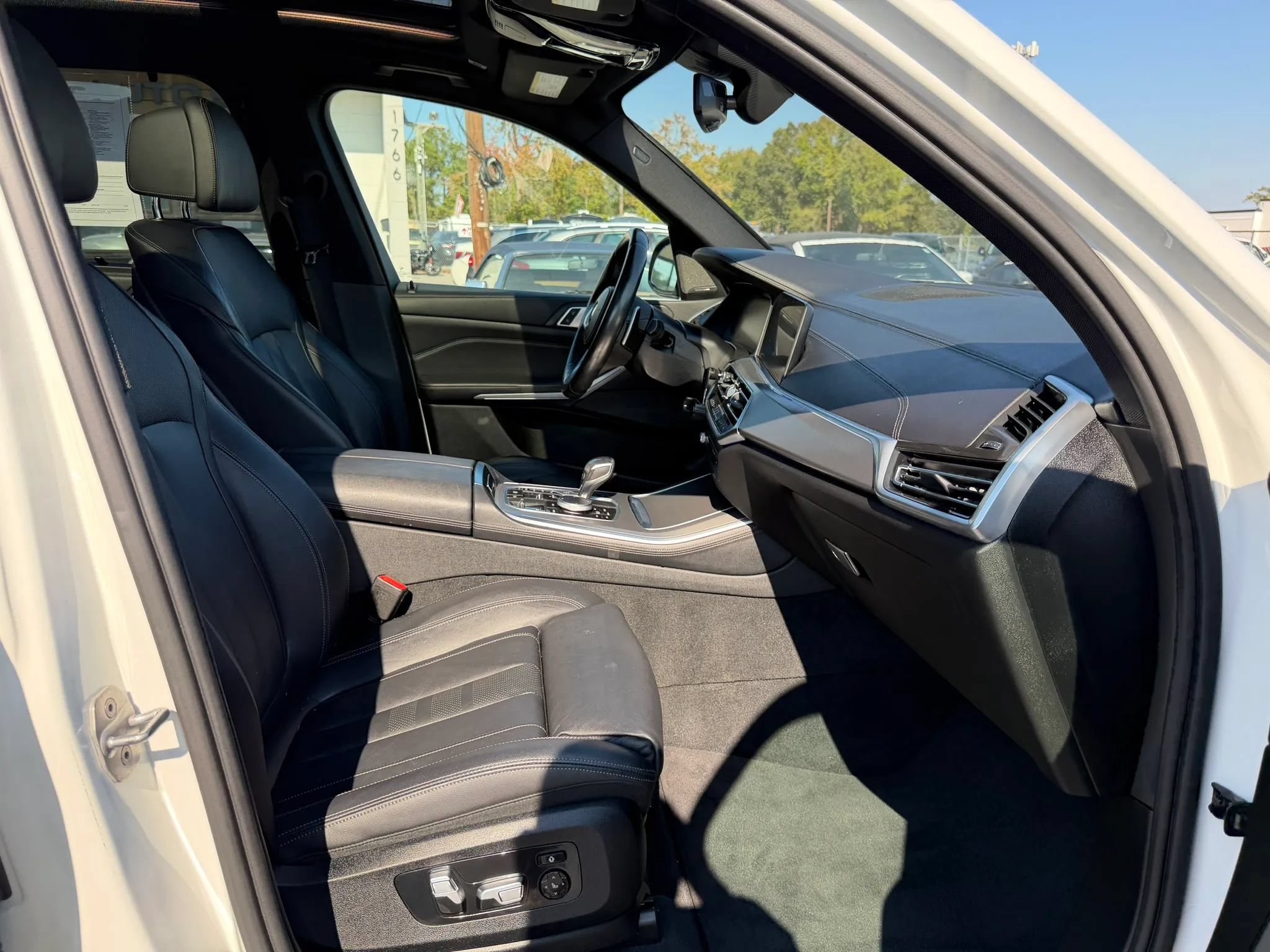 Used 2020 BMW X5 xDrive40i w/ M Sport Package AWD/4WD image 24