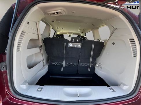 Used 2020 Chrysler Pacifica Touring-L Plus w/ Advanced Safetytec Group FWD image 39