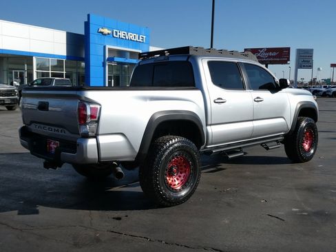 Used 2023 Toyota Tacoma TRD Off-Road image 5