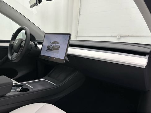 Used 2023 Tesla Model Y Long Range image 17