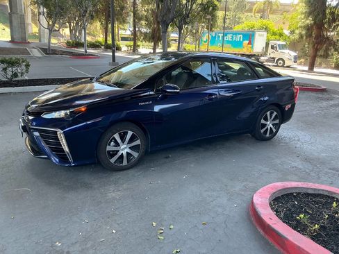 Used 2017 Toyota Mirai FWD image 1