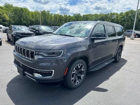 Used 2024 Jeep Wagoneer L Series III w/ Flexible Seating Group AWD/4WD image 5