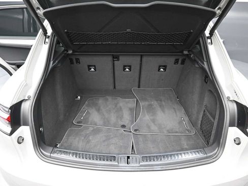 Certified 2020 Porsche Macan Turbo AWD/4WD image 19
