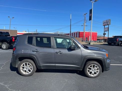 Used 2023 Jeep Renegade Latitude w/ Premium Group image 7