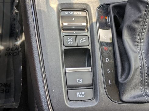 Used 2024 Honda CR-V LX image 27