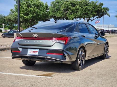 Used 2024 Hyundai Elantra SEL w/ Convenience Package FWD image 6