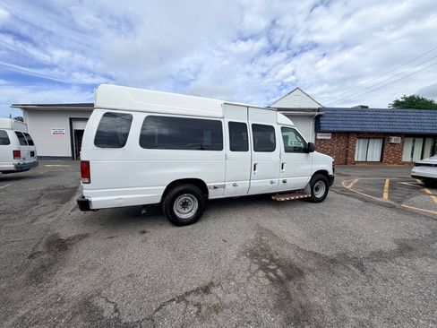 Used 2014 Ford E-250 and Econoline 250 Extended w/ Power Group RWD image 38