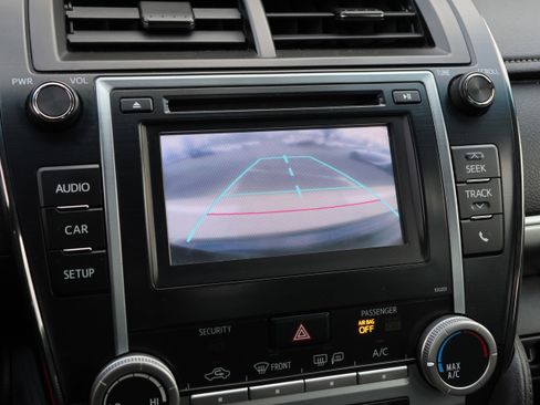 Used 2014 Toyota Camry L image 24