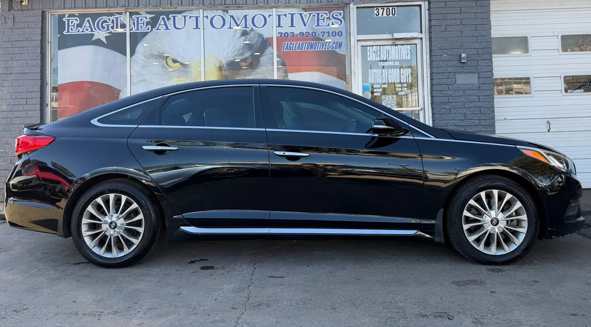 Used 2015 Hyundai Sonata Limited w/ Option Group 06 FWD image 2