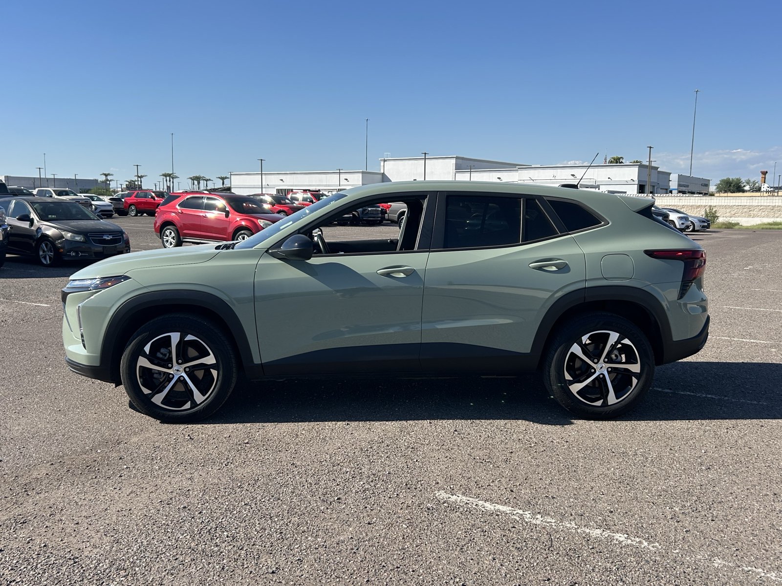 Certified 2024 Chevrolet Trax RS FWD image 2