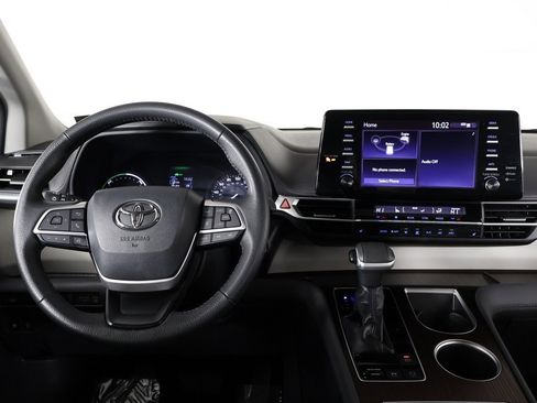 Used 2023 Toyota Sienna XLE image 33