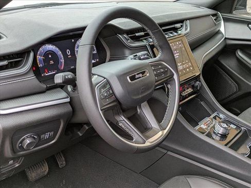 New 2025 Jeep Grand Cherokee Altitude image 3