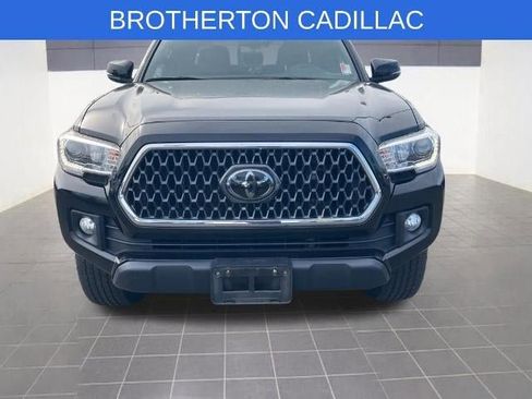 Used 2018 Toyota Tacoma TRD Off-Road w/ TRD Premium Off Road Package AWD/4WD image 2