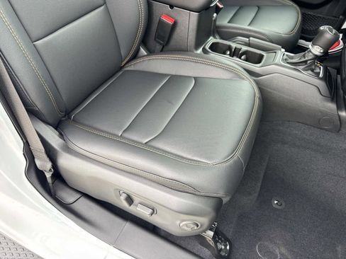 New 2025 Jeep Gladiator Sport image 23