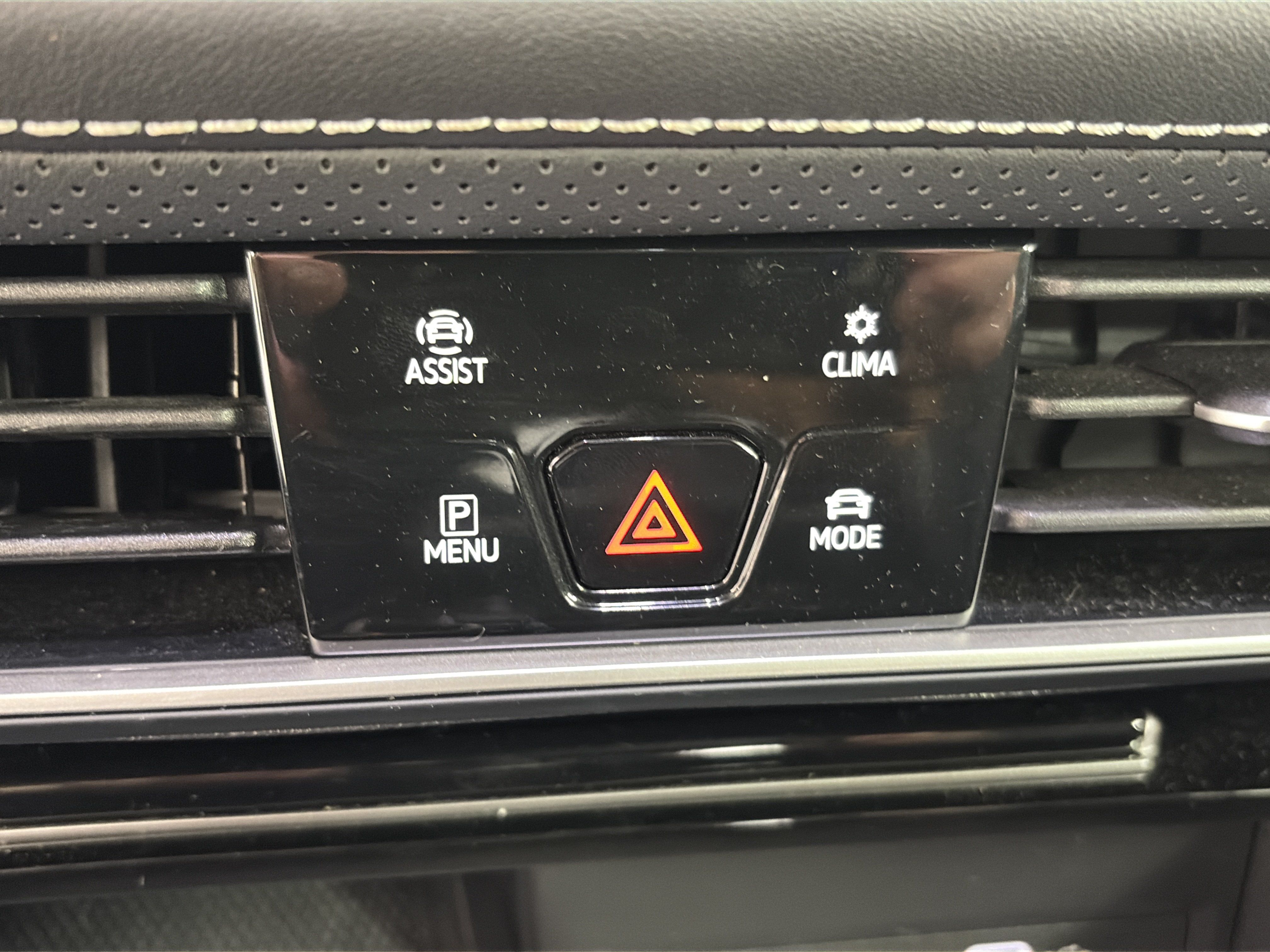 Used 2024 Volkswagen Atlas SE AWD/4WD image 27