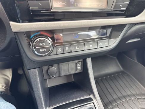 Used 2014 Toyota Corolla LE FWD image 34