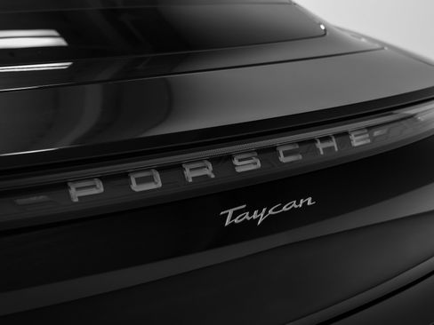 Used 2023 Porsche Taycan image 18