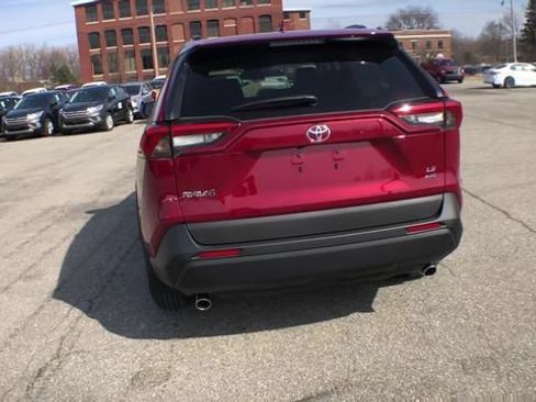 Used 2019 Toyota RAV4 LE AWD/4WD image 7
