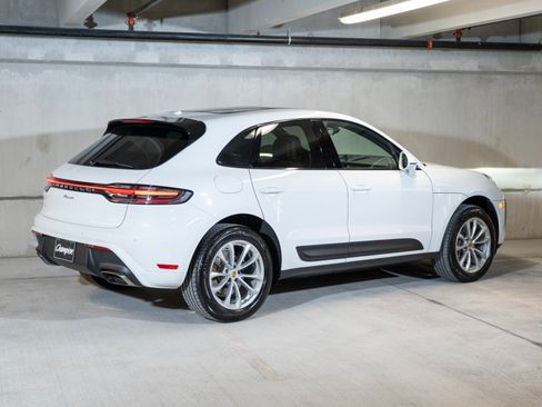 Certified 2026 Porsche Macan AWD/4WD image 9