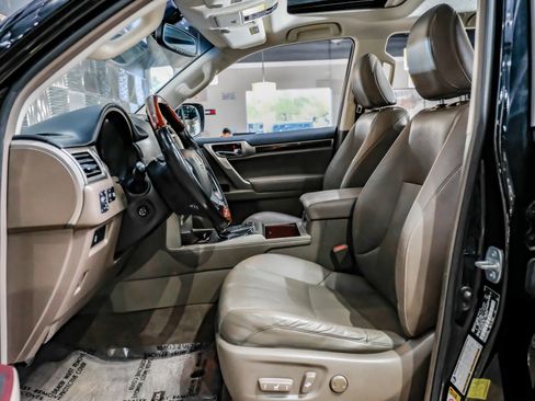 Used 2016 Lexus GX 460 w/ Premium Package AWD/4WD image 4