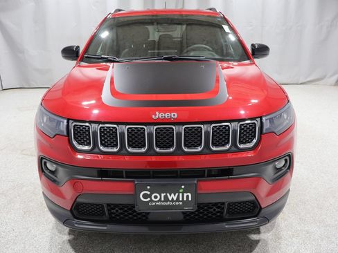 Used 2023 Jeep Compass Latitude w/ Mopar Graphics Package AWD/4WD image 7
