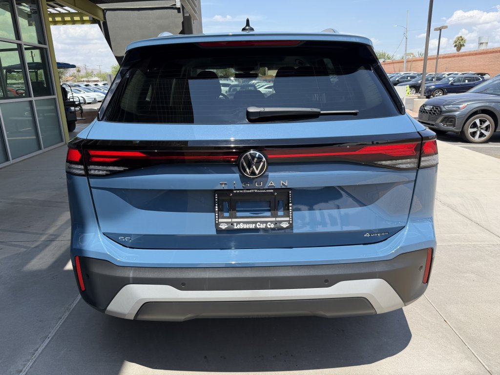 Used 2025 Volkswagen Tiguan SE AWD/4WD image 13