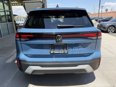 Used 2025 Volkswagen Tiguan SE AWD/4WD image 13