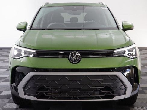 New 2025 Volkswagen Taos SE image 21
