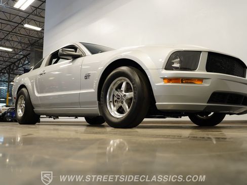 Used 2006 Ford Mustang GT RWD image 36