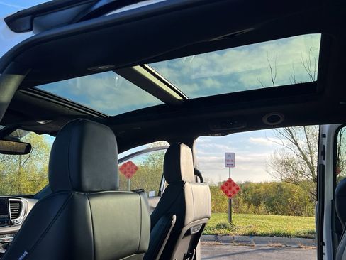 New 2026 Chrysler Pacifica Select image 35