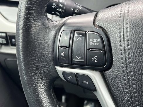 Used 2018 Toyota Sienna XLE image 23