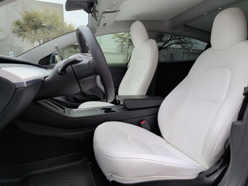 Used 2023 Tesla Model 3 Standard Range image 17