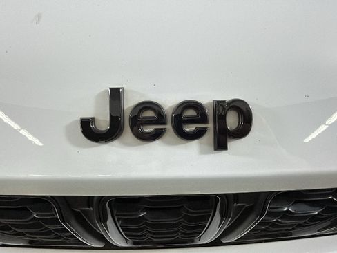 Used 2021 Jeep Grand Cherokee L Laredo AWD/4WD image 9