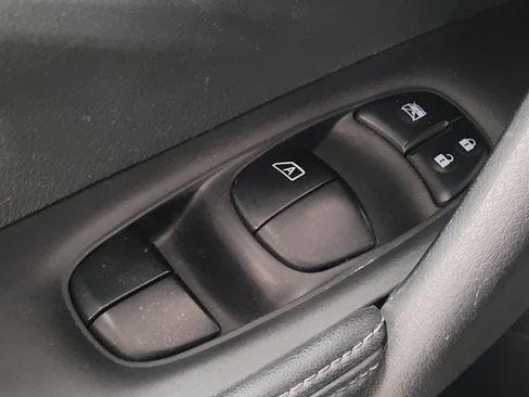 Used 2018 Nissan Rogue S FWD image 27