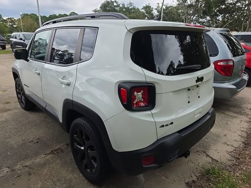 Used 2023 Jeep Renegade Altitude AWD/4WD image 3