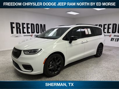 Used 2025 Chrysler Pacifica Limited