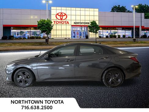 Used 2023 Hyundai Elantra SEL image 2