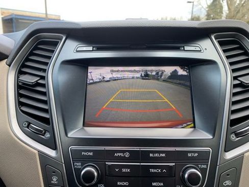 Used 2018 Hyundai Santa Fe SE image 17