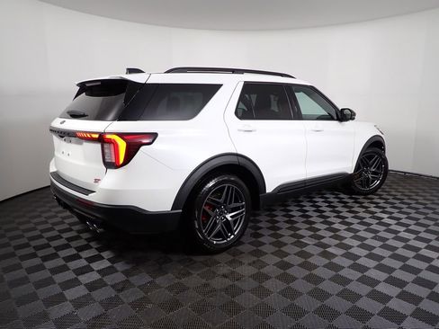 Used 2025 Ford Explorer ST AWD/4WD image 23