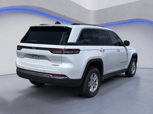 Used 2023 Jeep Grand Cherokee Laredo RWD image 3