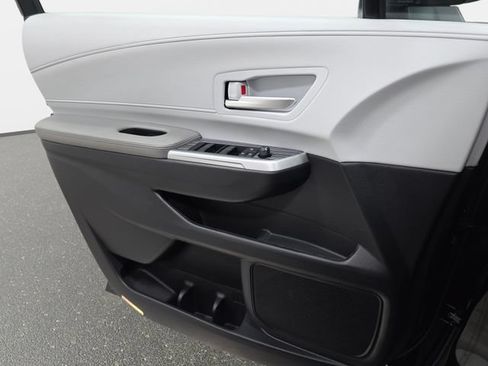 Certified 2026 Toyota Sienna XLE FWD image 22