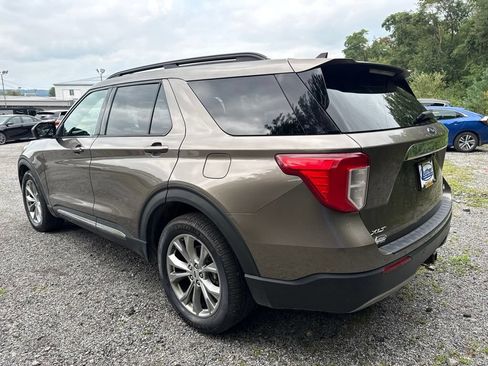 Used 2021 Ford Explorer XLT w/ Equipment Group 202A AWD/4WD image 4