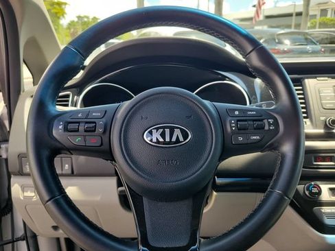 Used 2015 Kia Sedona EX w/ EX Premium Plus Package FWD image 17