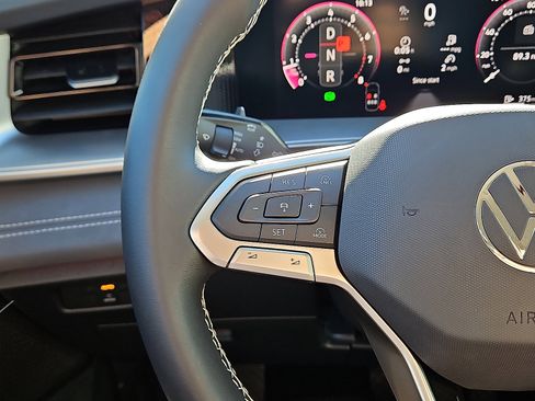 New 2026 Volkswagen Tiguan SE image 16